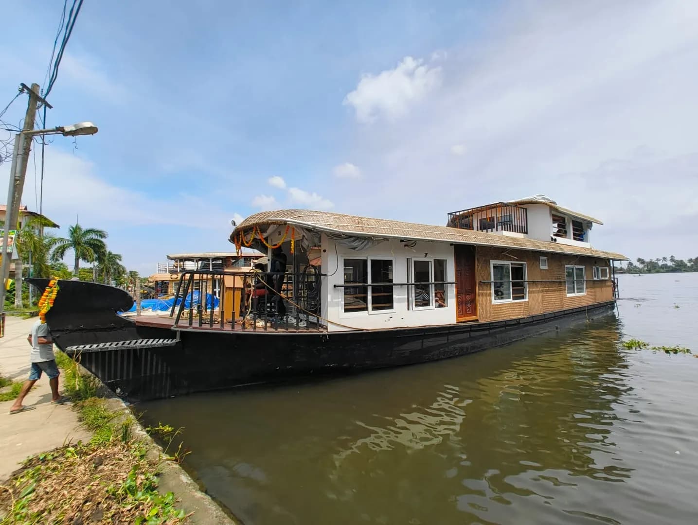 Ananthu Deluxe